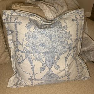 NEVER USED - New blue floral down pillows! 💙 (x2)